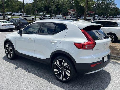 2024 Volvo XC40 B5 Plus Bright Theme