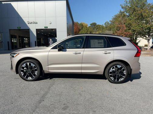 2026 Volvo XC60 B5 Plus