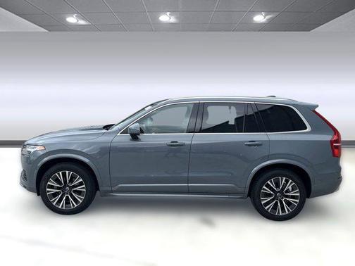 2022 Volvo XC90 T6 Momentum