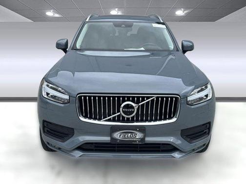 2022 Volvo XC90 T6 Momentum