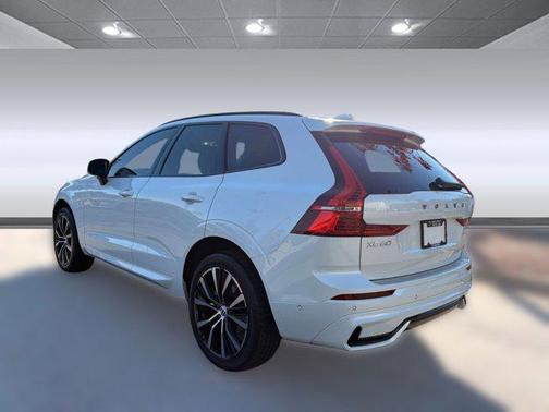 2024 Volvo XC60 B5 Plus Dark Theme