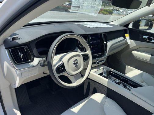 2025 Volvo XC60 Plus