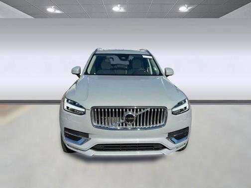 2025 Volvo XC90 B5 Plus