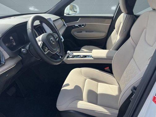 2025 Volvo XC90 B6 Core