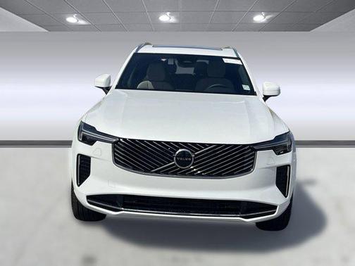 2025 Volvo XC90 B6 Core