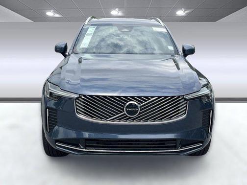 2025 Volvo XC90 B6 Core