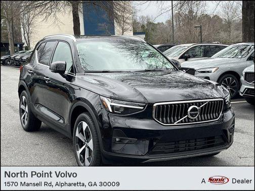 2025 Volvo XC40 B5 Plus Bright Theme