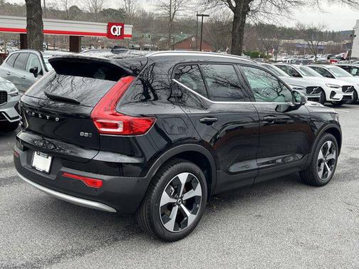 2025 Volvo XC40 B5 Plus Bright Theme