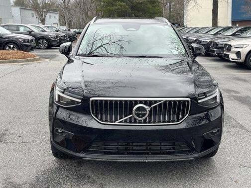 2025 Volvo XC40 B5 Plus Bright Theme