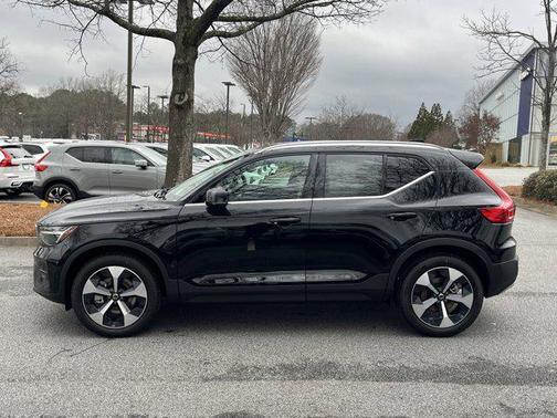 2025 Volvo XC40 B5 Plus Bright Theme