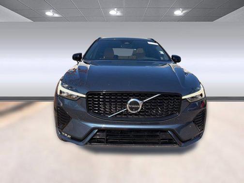 2023 Volvo XC60 B5 Ultimate Dark Theme