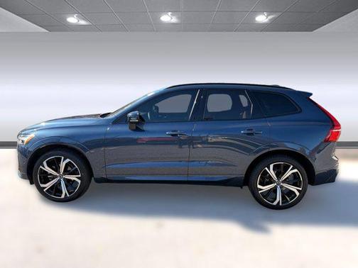 2023 Volvo XC60 B5 Ultimate Dark Theme