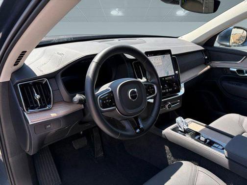 2025 Volvo XC90 B5 Plus 7-Seater