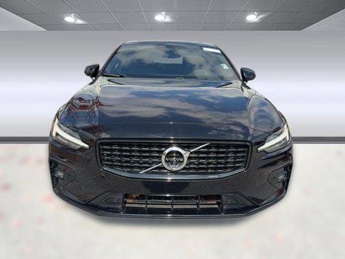 2022 Volvo S60 T5 R-Design