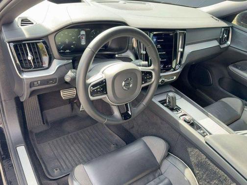 2022 Volvo S60 T5 R-Design