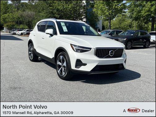 2025 Volvo XC40 B5 Core Bright Theme