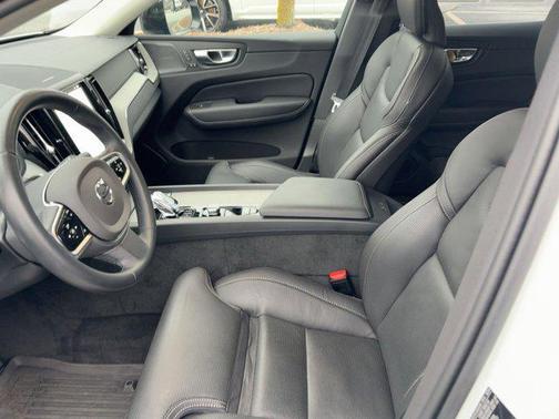 2025 Volvo XC60 Plug-In Hybrid T8 Ultra