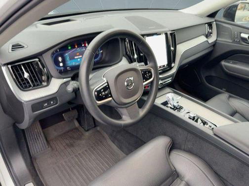 2025 Volvo XC60 Plug-In Hybrid T8 Ultra