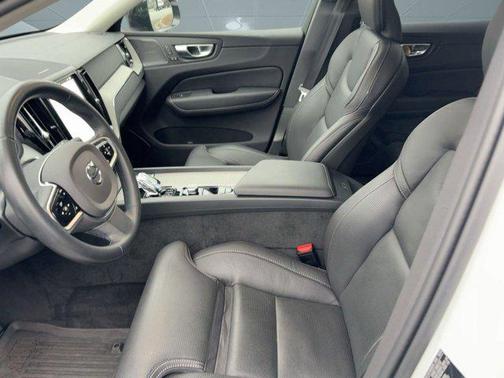 2025 Volvo XC60 Plug-In Hybrid T8 Ultra