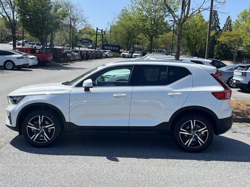 2024 Volvo XC40 B5 Core Bright Theme