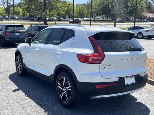 2024 Volvo XC40 B5 Core Bright Theme