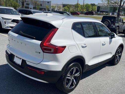 2024 Volvo XC40 B5 Core Bright Theme