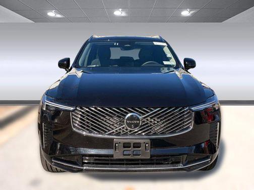 2025 Volvo XC90 B5 Plus 7-Seater