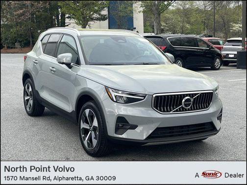 2025 Volvo XC40 B5 Plus Bright Theme
