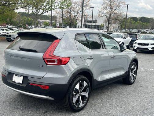 2025 Volvo XC40 B5 Plus Bright Theme