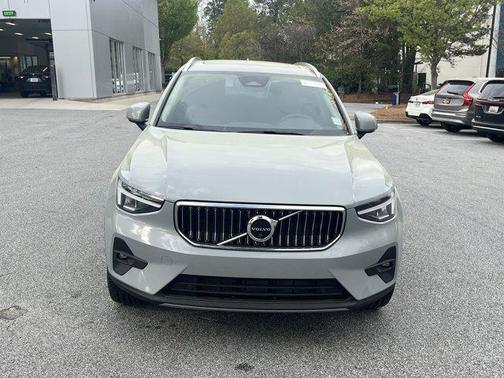 2025 Volvo XC40 B5 Plus Bright Theme