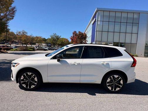 2026 Volvo XC60 B5 Plus