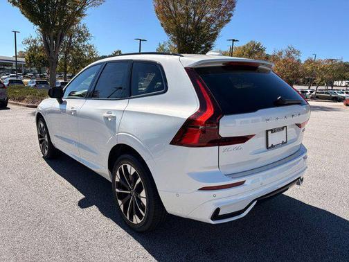2026 Volvo XC60 B5 Plus