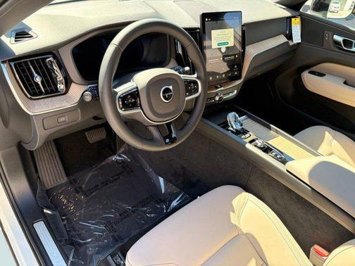2026 Volvo XC60 B5 Plus