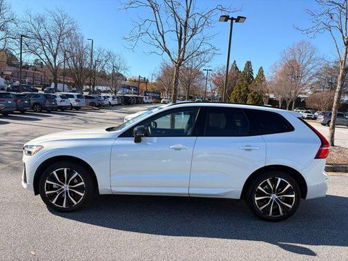 2025 Volvo XC60 B5 Plus