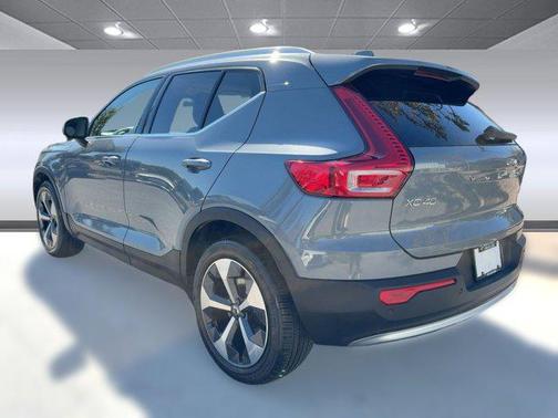 2023 Volvo XC40 B5 Plus Bright Theme