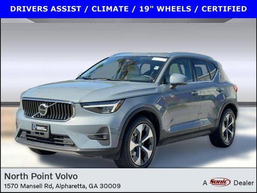2023 Volvo XC40 B5 Plus Bright Theme