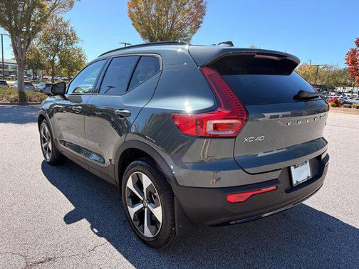 2026 Volvo XC40 B5 Plus