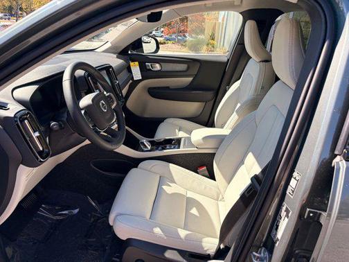 2026 Volvo XC40 B5 Plus