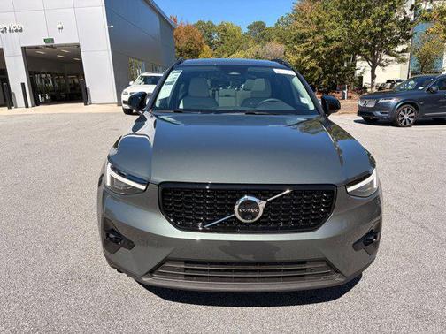 2026 Volvo XC40 B5 Plus