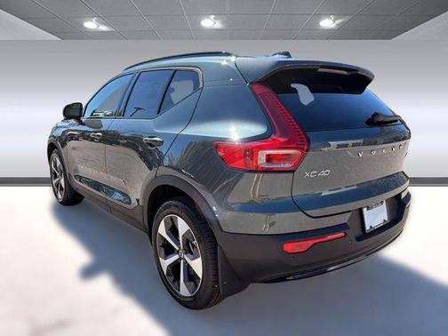 2026 Volvo XC40 B5 Plus