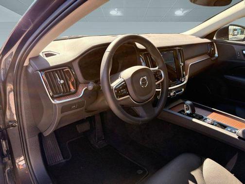 2024 Volvo S60 B5 Plus Dark Theme