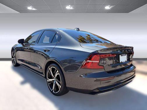 2024 Volvo S60 B5 Plus Dark Theme