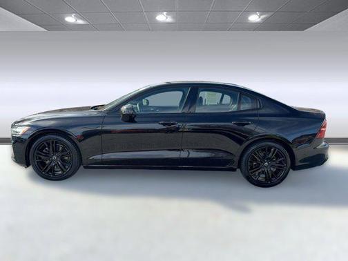 2024 Volvo S60 B5 Plus Black Edition