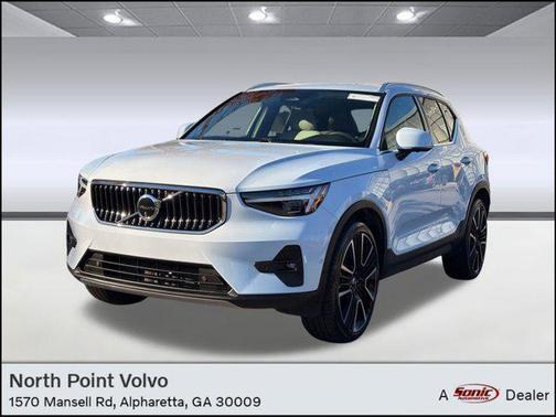 2024 Volvo XC40 B5 Ultimate Bright Theme
