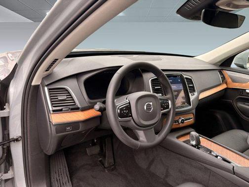 2024 Volvo XC90 B6 Plus Bright Theme 7-Seater