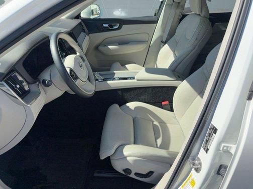 2023 Volvo XC60 Recharge Plug-In Hybrid T8 Ultimate Bright Theme