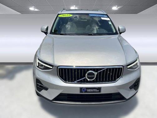 2023 Volvo XC40 B5 Plus Bright Theme