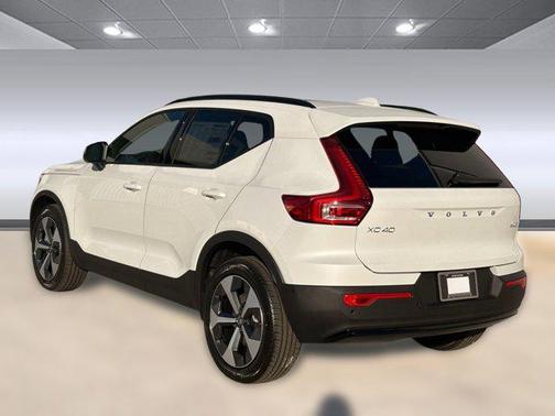 2026 Volvo XC40 B5 Plus