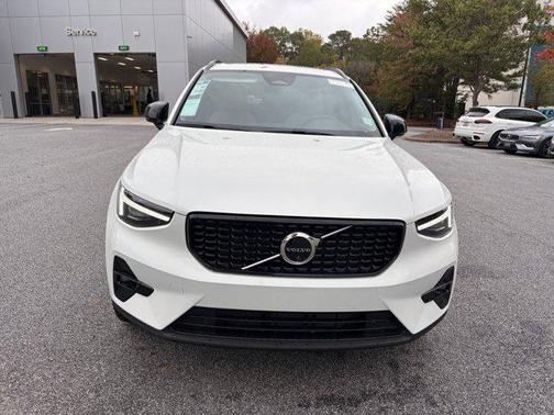 2026 Volvo XC40 B5 Plus