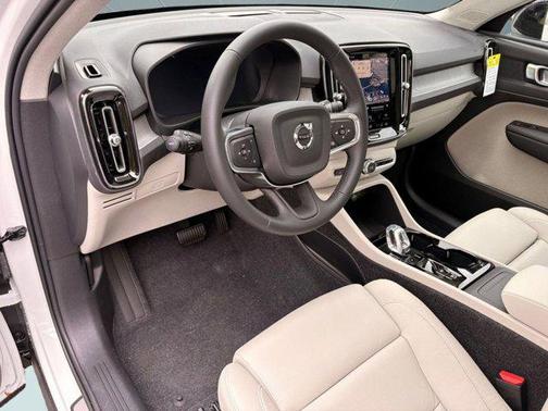 2026 Volvo XC40 B5 Plus